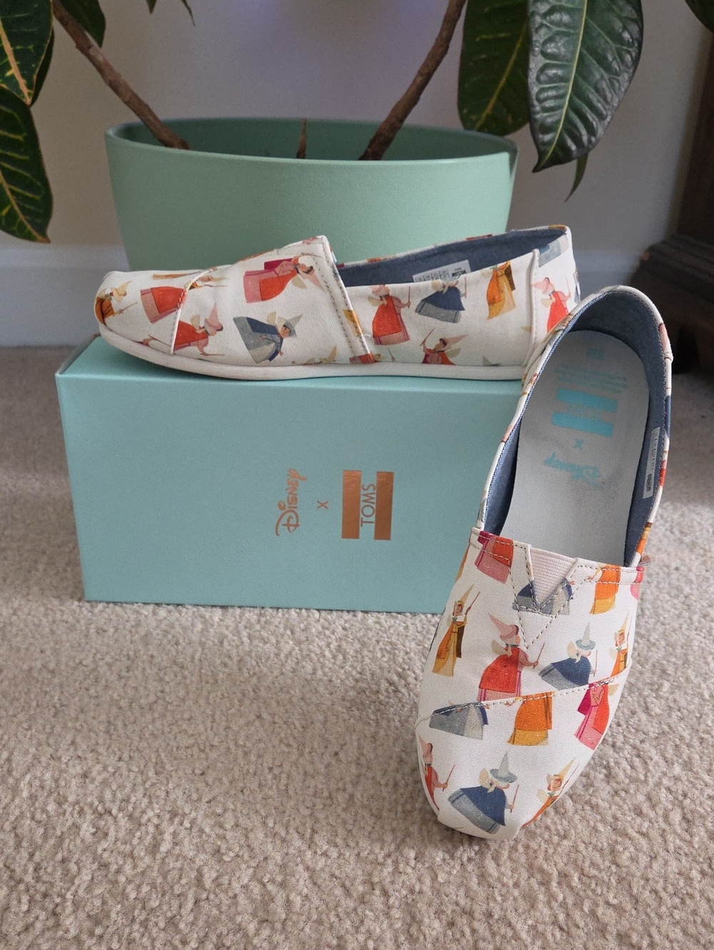 Disney Toms Women's Fairy Godmother Sleeping Beauty Slip-on Shoes Size 10